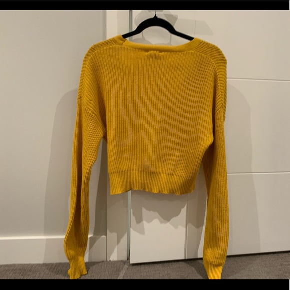 Yellow sweater crop top - Picture 2 of 3